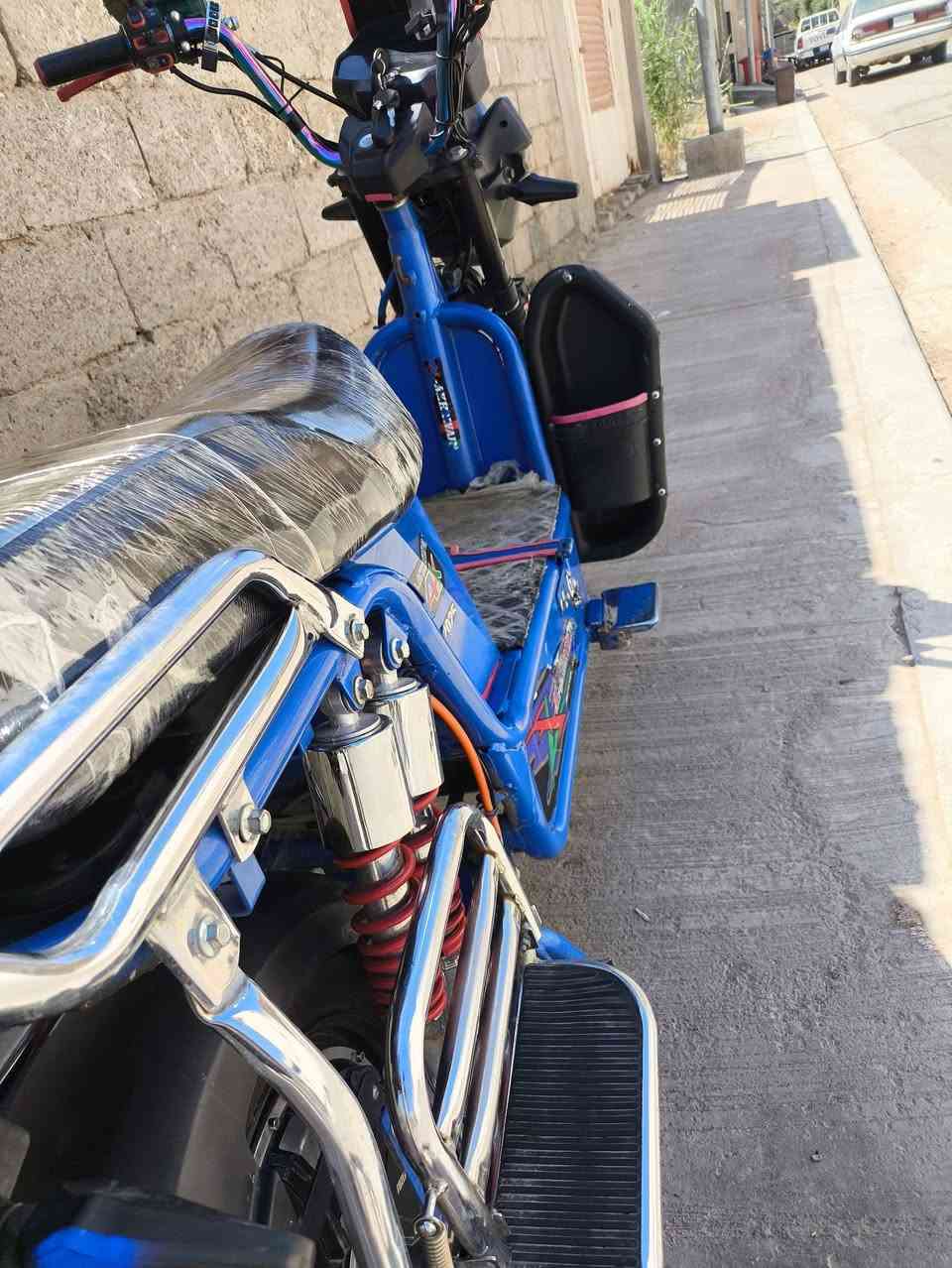 ا
للبيع جبلي موديل 25 
بطاريات عشره ونص يقرن فول  سته باتري 
نضام سويج +بصمه تشغيل عن بعد
ماطور نظيف كهربائيات كلها شغاله اي نقص مابيه 
دبل اشاره/نضام ار رجوع للخلف 
4سرع+مثبت سرعه
دبل اشاره /يمين يسار 
سعر 525, بيه مجال لشراي 
***********
+9647827587898
