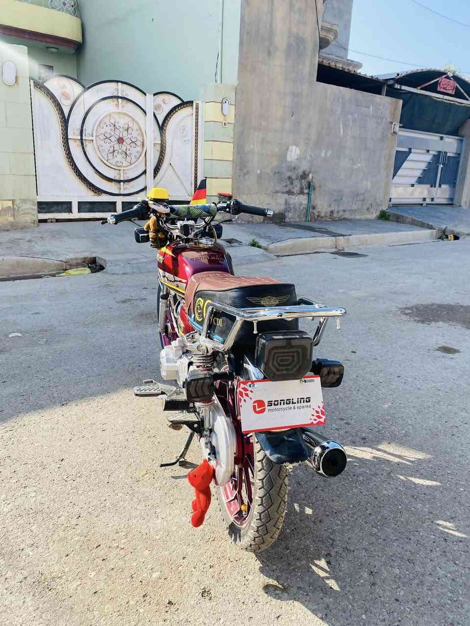 سلام عليكم دراجة سيفان موديل 25 مكينة 200 دراجة مابيها اي نقص جديدة ب850 وبيها مجال بسيط مكاني شهربان اوراق ورقة وحدة شراي تعال خاص او اتصل ***********
