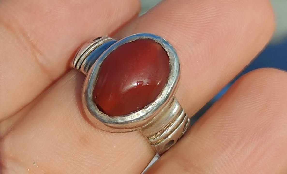 اليماني الاحمر  القديم الصحيح للبيع *********** وات ساب
