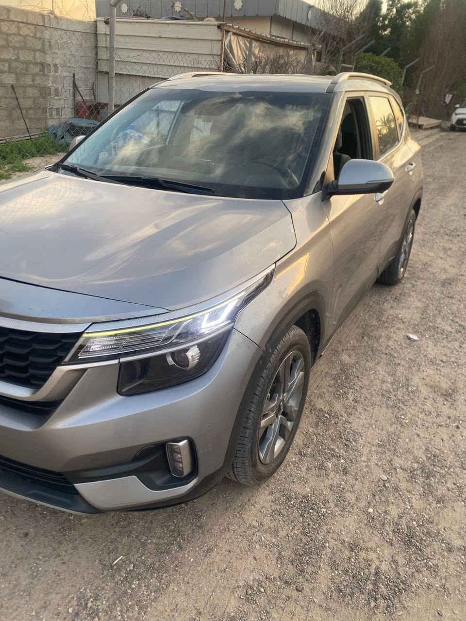 السلام عليكم للبيع كيا سلتوس ٢٠٢١ امريكي بيه جاملغ وبنيد ولسونار بلمنشور السياره مكينه٢٠٠٠دوش المرغوبه  موصفات شاشه ورادارات وحساسات شاشة اعطال لدات نهاريه ماشيه٤٧ الف كير مكينه حداديه  تبريد مكفوله السعر١٢٧ وبيه مجال بصيط للستفسار *********** بغداد الطالبيه
