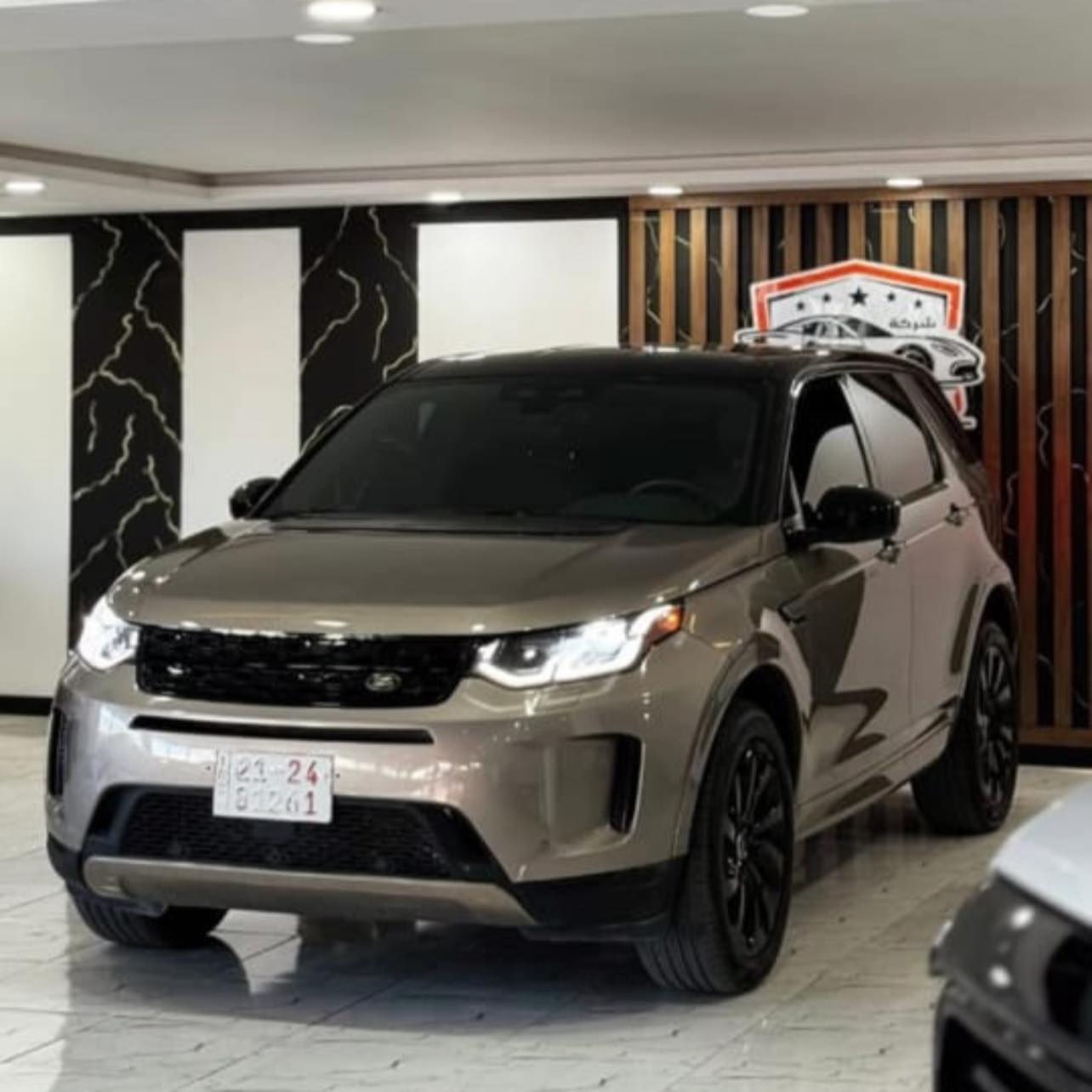 شركة أرض السلطان لتجارة السيارات 🚗

رانج روفر ديسكفري – موديل 2023

المواصفات:
موديل: 2023
محرك 6 سلندر سعة 3.0 لتر
ناقل حركة أوتوماتيك
شاشة وسطية كبيرة + كاميرا خلفية
حساسات أمامية + حساسات خلفية
رادار خلفي + جانبي + تنبيه بالنقطة العمياء
مقاعد كهربائية مريحة
إنارة أمامية وخلفية LED

السعر: مناسب جداً جداً💰
للتواصل📞:0774,083,5484
