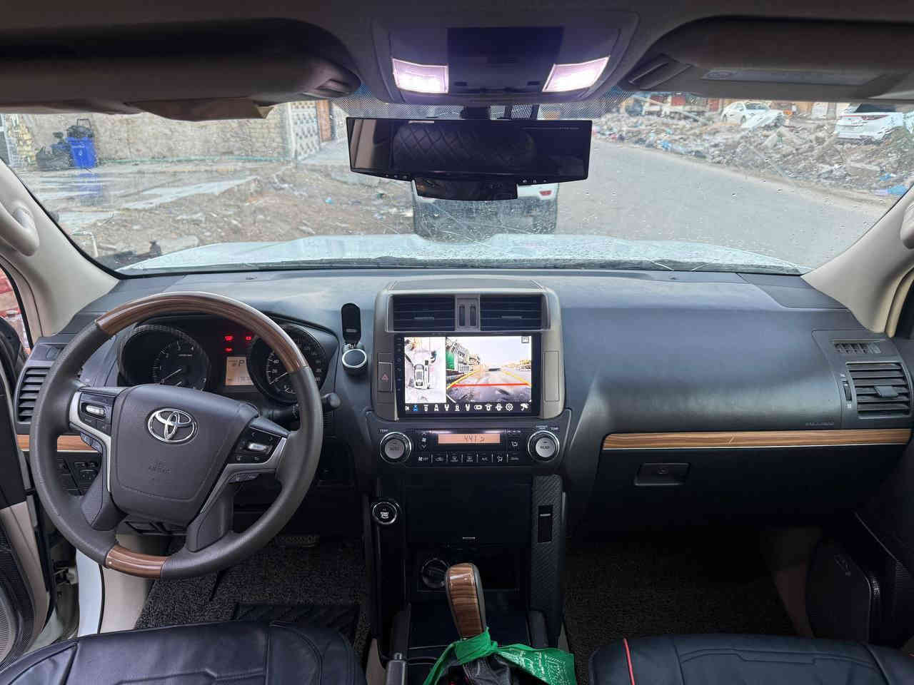 السلام عليكم برادو للبيع موديل 12 بس محدث 23 داخل او خارج سياره 4 سلندر كامرات 360 بصمه اثنين او تايرات جديده سياره مصبوغه على كد تحديث فقط
سياره باسمي  رقم بغداد دولي... سعر ٢٥٥ بي مجال
***********
