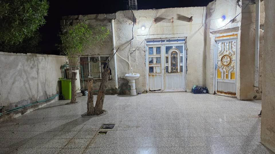 بيت زراعي ركن للبيع يتكون من غرفتين 5 في  4 متر  والصاله 5 متر والديوانيه 7 متر ومحل 8 متر ومعه قطعة ارض 100 متر مربع  العنوان ميسان حي الحسين الجديد مقابل  الفنانين للاستفسار ***********
