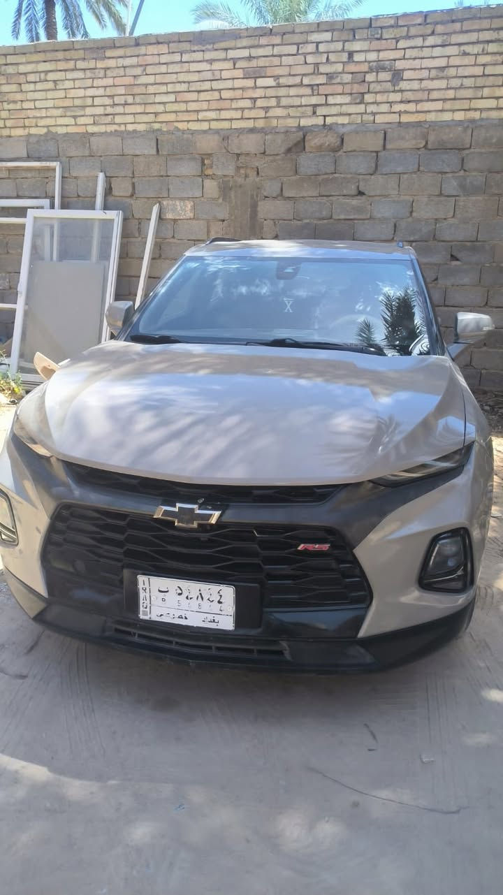 السلام عليكم

📌شوفرليت بلايزر 2021وارد امريكي 

🔹رقم بغداد
📌حجم محرك :6سلندر )

🔹ايرباك دركه فقط
🔹بصمة تشغيل
🔹صندوق كهرباء 
🔹لايت ليد + نهاري
🔹تحكم وضعيات القيادة
🔹تحكم ستيرن جهتين 
🔹هاند بريك بصمة 
🔹منافذ USB
🔹كشنات كهربائي 
🔹تبريد قطعتين
🔹شاشة كار بلي 
🔹رادار امامي 
🔹تحديد مسار
🔹كامره خلفيه 
🔹مانع انزلاق
🔹تشغيل عن بعد 
📌الاتصال :***********
📍العنوان : كربلاء سيف سعد
