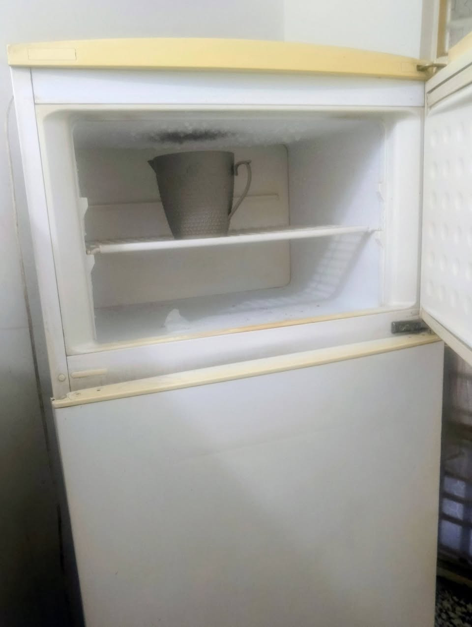 ثلاجة حجم الكبير 
الماركة فستل تركيا 
نسبة النظافة 90٪
التجميد ثلج🥶🥶🥶🥶
السعر ١٧٥الف فقط 
رقم الهاتف ***********
***********

