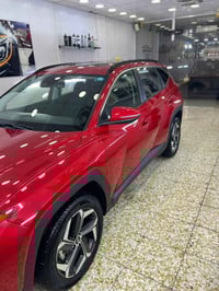 توسان للبيع  👈 ماشيه27 الف ميل  👉 موديل2022لون احمر دفع رباعي  مواصفات...