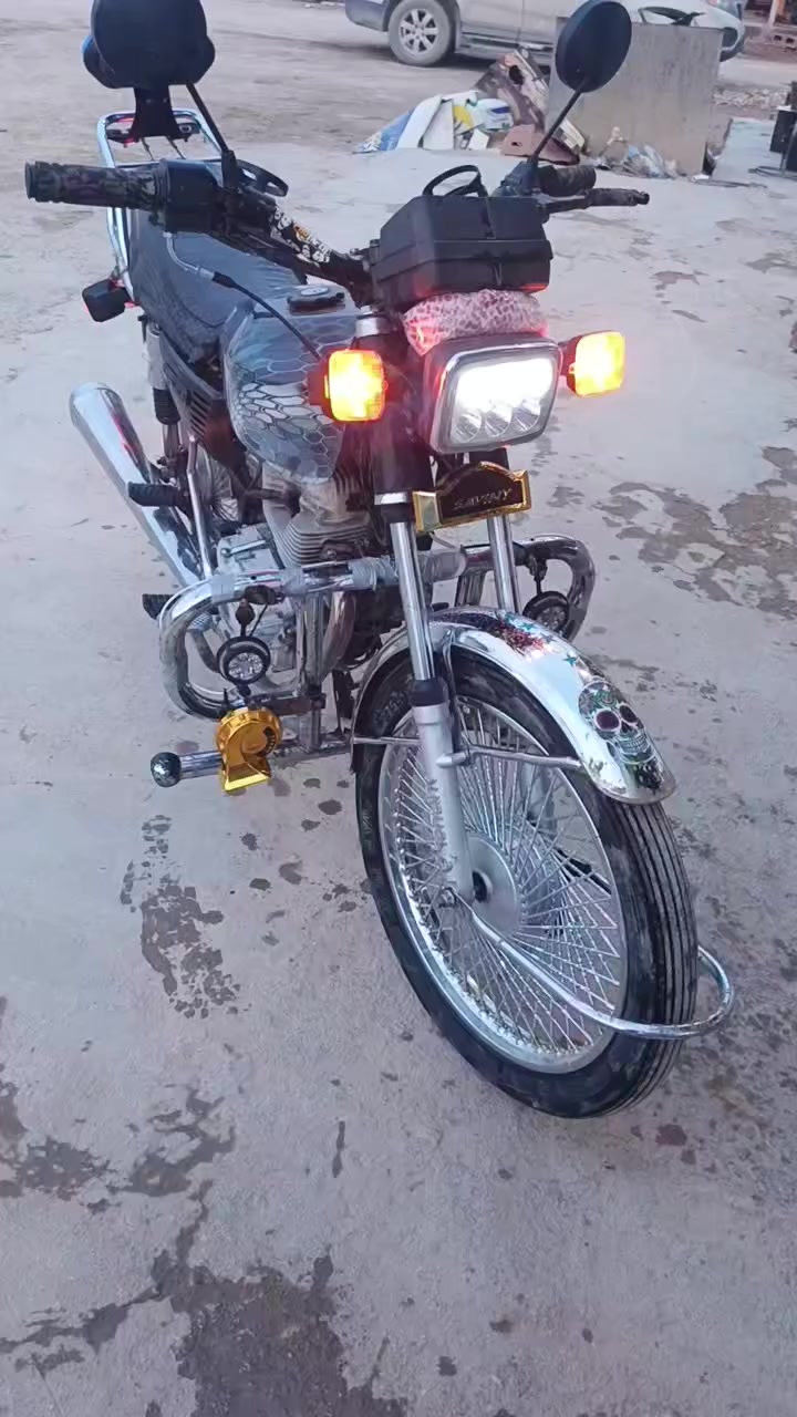 السلام عليكم موطور برته خمسه كير سلف 
كهربايات محرك جاهز عل ابره 
شرط ما تحط ربع عليه 
هورن اشاير سلفه كامل 
سعره 290 قفل 
مكان كرابله ***********
