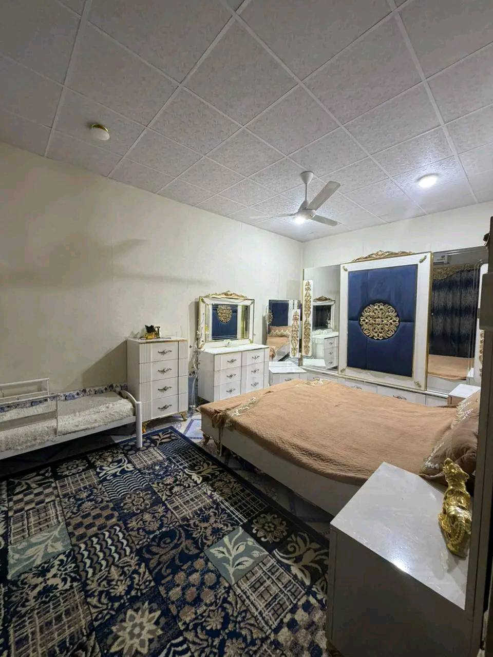 اعلان 
بيت  بحي العزل  مساحه 100 م . مربع 
طابو صرف 
 
يتكون من غرفه وصاله ومطبخ واستقبال 

وصحيات داخليه وخارجيه  
بسعر 60 مع المجال 
يباع مبادره
 تفاصيل اكثر مراجعه مكتب الساعي للعقار 
او الاتصال بالارقام التاليه 
***********
***********
***********
عنوان المكتب سايدين حي الشرطه مقابيل اسواق ريتاج 🧿
