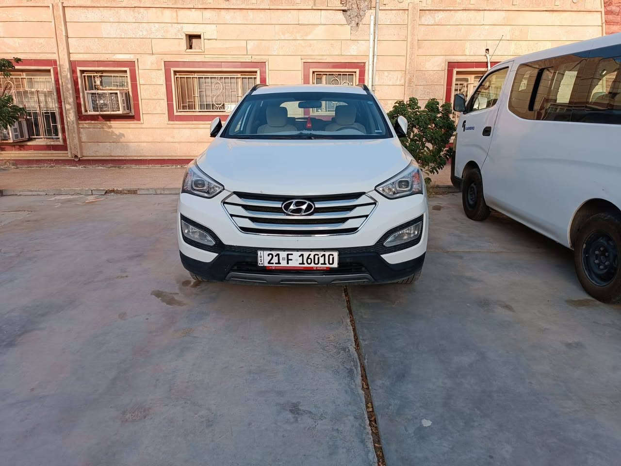 السلام عليكم
هونداي سنتافيا للبيع
موديل 2013 وارد خليجي جاهزة من كل النواحي مناقصه اي شي. 
رقم وسنوية جديد وبأسمي
مكفولة كفالة عامةمن البارد والصبغ(كلين)
مكينة 4 سلندر ما مفتوح علة وضعه. 
محرك وكير وتبريد كفاله عامه وتخم تاير جديد
شاشة ايباد ودوشمة وداخله جديد
منظومة لايتات عدسات زينون جديد
السعر170$
مكان السيارة كلار
***********
