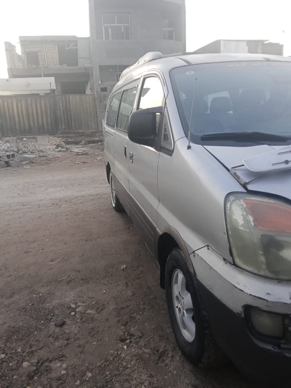 من رخصه الادمن ستاركس 2007 سياره مصفره هيئه ومرور رقم نكليري بغداد بسمي كهربائيات من الدعاميه للدعاميه كلها شغاله مكانها ابو غريب معروضه ب70 وبيها مجال بسيط باقي تفاصيل اتصل وميكون خاطرك اله طيب هـ***********//*********** اني مكلف بل نشر
