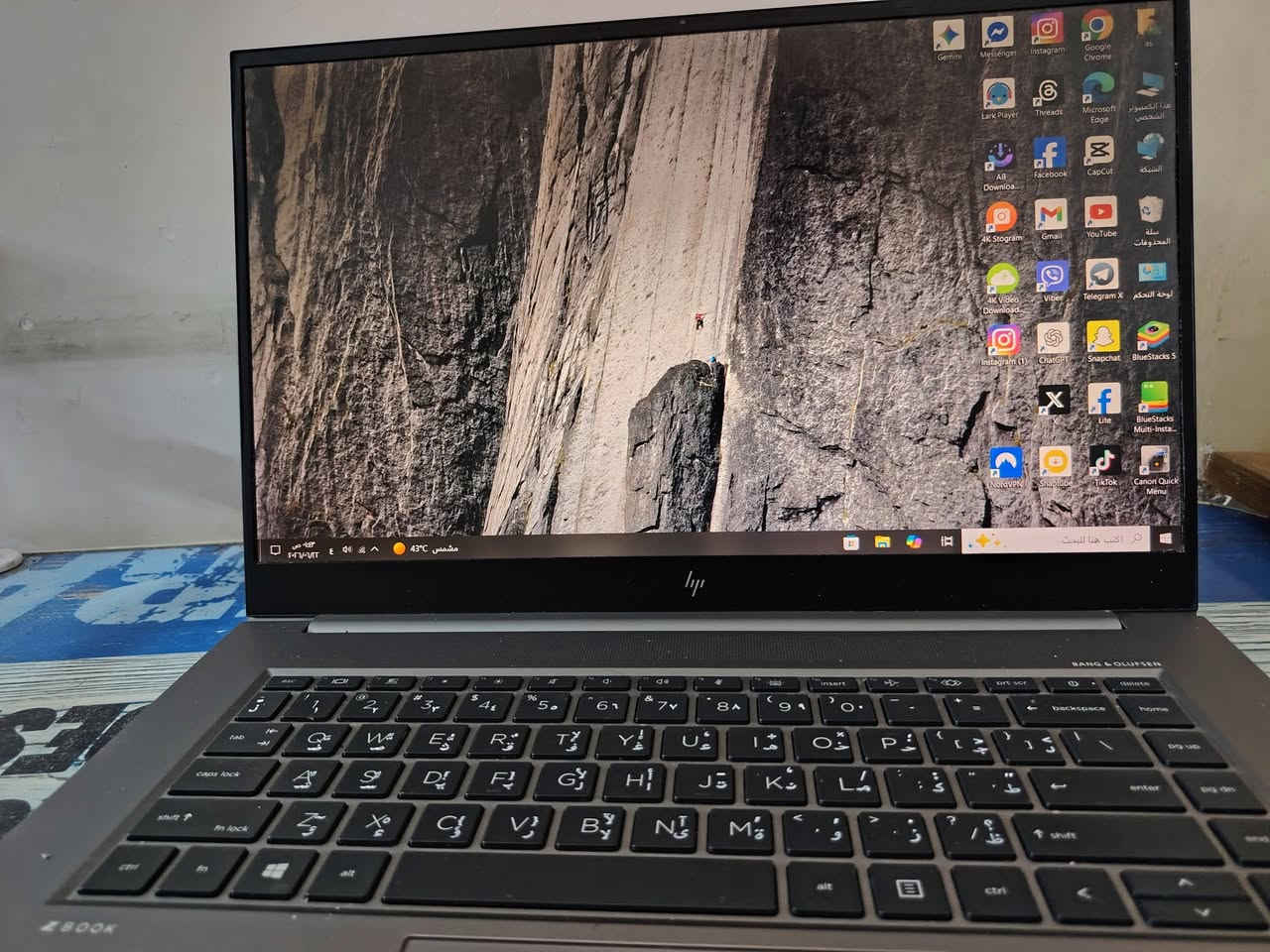 . 850 قفل مابيهة مجال
الموديل: HP ZBook Studio G7 Mobile Workstation. 

المعالج: Intel Core i9-10885H. 
8 أنوية / 16 خيط معالجة
التردد الأساسي 2.40 GHz
يصل إلى حوالي 5.3 GHz مع Turbo Boost. 

الرام: 32 GB DDR4. 

كرت الشاشة المنفصل: NVIDIA Quadro T2000 Max-Q 4GB. 

كرت الشاشة المدمج: Intel UHD Graphics. 

التخزين: SSD Samsung NVMe بسعة 1 تيرابايت (954 GB فعلياً). 

النظام: Windows 10 Pro 64-bit

مكاني بغداد الدورة
واتساب 7777659532


**إذا كنت صاحب هذا الإعلان وتريد حذفه لأي سبب، رجاءا أرسل رسالة إلى الدعم الفني**