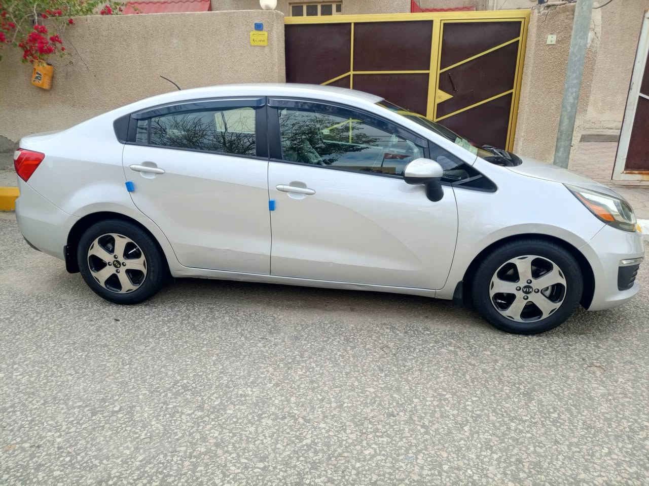 السلام عليكم
للبيع كيا ريو وارد امريكي موديل 2013 رقم كربلاء الدولي
 مشروع وطني مواصفات السيارة محرك 1600   GDi ويل كروم جام كهربائي مري كهربائي تحكم ستيرن جهتين مانع أنزلاق نظام أيكو تقليل صرف الوقود كامرة خلفيه شاشة كبيرة كير محرك حدادية كهربائيات تبريد ثلج تدفئة تخم تاير جديد بطارية جديدة سيارة جاهزة أي نقص مابيه حادث السيارة قطعتين صبغ چاملغ الخلفي جهة السائق والجنطة كما موضح بالسونار المرفق بالمنشور 
السعر / 90 $ بيه مجال 
للأستفسار الأتصال على الأرقام / ***********
***********
العنوان / كربلاء المقدسة 
غير متواجد على الفيس
