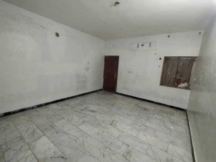 مشتمل للأيجار طابق ارضي معزول بالكامل نظيف مساحته ١٠٠ م بالدوره منتصف شارع ٠ ٦ الجهه المقابلة لأسواق توشه   
أستقبال وغرفة نوم ومطبخ سيراميك وخدمات سيراميك  ومنور وكراج صغير  . مع خط مولده وسخان وماطور ماء . وبموقع ممتاز مع توفر كافة الخدمات وشارعه عريض  .

السعرررر       ٠ ٠ ٤   الف  دينار    . 

للأتصال والاستفسار   . . .    🤔

مكتب الوتد للعقار والمقاولات العامة    . . . ❤

***********      بيه فايبر واتساب    

 ***********

موقع المكتب  : -
الدورة منتصف شارع ٠ ٦ مقابل أفران اليسر    .

ملاحظة / تفاصيل كاملة مع الصور على صفحتي بالفيس
مكتب الوتد للعقار والمقاولات العامه  . 
 .
