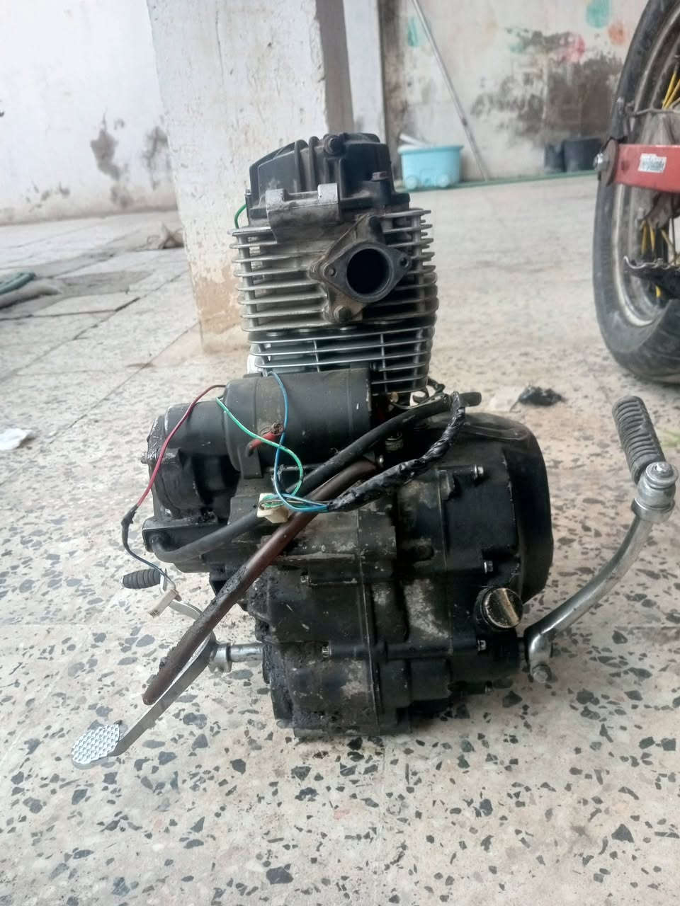 متوفر محرك ايراني ٥گير محرك مفتوح الداخل كله مشدود جديد واصلي وبي ضمان ونضافه90/100 السعر ١٥٠وبي مجال قليل مكان ديالى شهربان تواصل ***********
