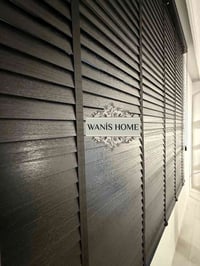 ستائر جالوزي خشب من “ونيس هوم” ✨ أناقة راقية تتحكم بالضوء والخصوصية.  ...