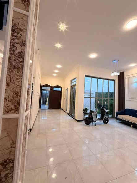 سلام عليكم ⁉️👋 

#دار سكن للبيع بناء حديث   و شغل درجه أولى 

#المساحه 290 متر
 البيت ينباع معه لأثاث فقط غرف النوم ٣

طابو صرف زراعي بأسم عراقي سند 25 راعي لارض موجود نفس المنطقه 

#يحتوي البيت على ثلاث 3️⃣ غرف نوم 
#و ديوان 
#و مطبخ حار و بارد 
و مناور 
و صحيات داخلي و خارجي و حديقه 
و البيت يحتوي على شلال مرتب داخلي 
و كراج سياره 

للعلم البيت على شارع تبليط 10 متر 

#العنوان ابي الخصيب منطقه كوت الحمداني 

السعر 150 و بي مجال معه لأثاث 
للاستفسار اتصل  *********** البصرة
