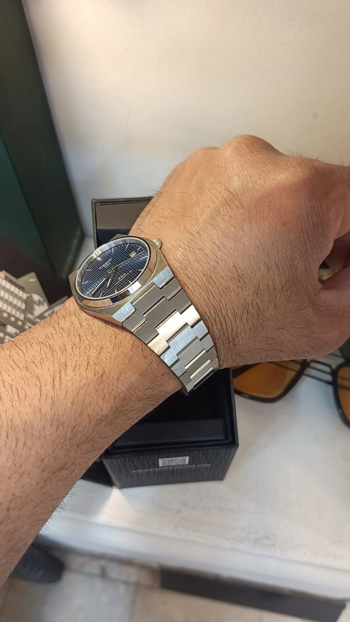 السلام عليكم من رخصة الاخوه الاعضاء ساعه تيسوتPRX سوبر ماستر جديدة لووك غير مستعمل للبيع
ضد الماء 20m
 تاريخ يومي
زجاج زفير ضد الخدوش
سير ستانليس ستل ضد الصدا والاملاح
وزن ثقيل
قفل بحري
اوتماتيك
ظهر الساعه كشف مختوم تيسوت
قفل فراشه مختوم تيسوت
شكل انيق جدا
لون المينا مميز
الساعه مع العلبه الاصليه وكرت الضمان
السعر 140 الف
العنوان بغداد
ماسنجر واتساب
يوجد توصيل لجميع المحافظات
***********
