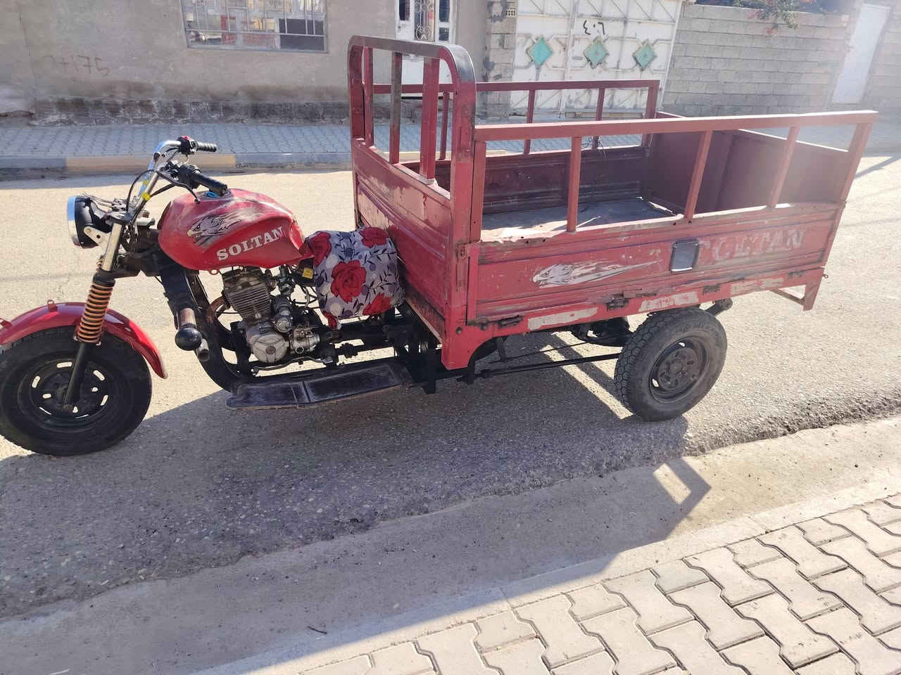 السلام عليكم ستوته للبيع دايوان موديل ١٦
أوراق اصوليه شاصي محرك اكسن مكفول والبدي شوفت عينك ستوته ماعوزها شي
السعر ٨٠٠وبيها مجال المكان واسط الصويره ناحيه الشحيميه للاستفسار الاتصال على الرقم ***********
