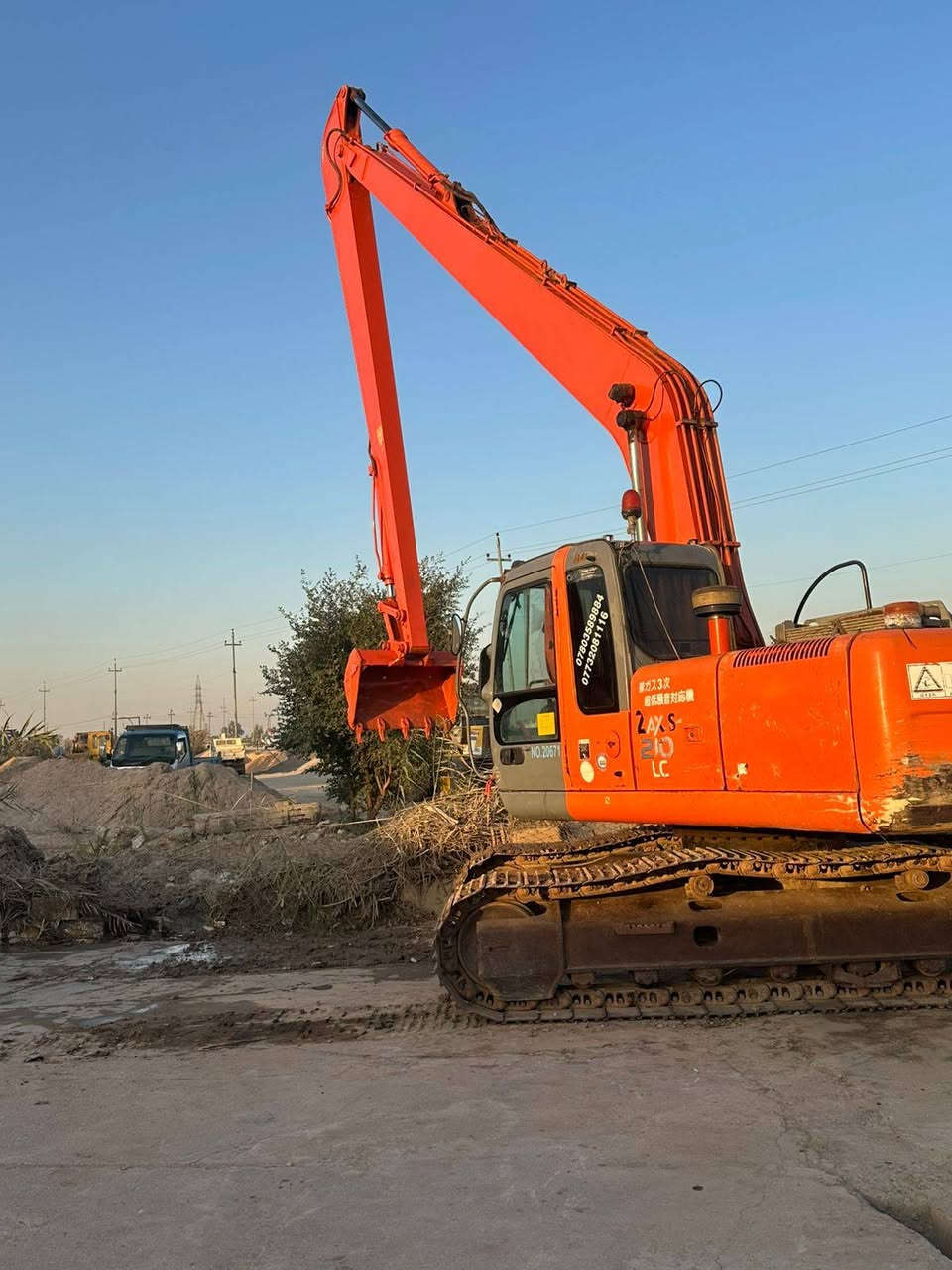 الرجا قراءة المنشور قبل التصال   يالله سلام عليكم للبيع حفاره زت السي حجم 210موديل، 2003اصل بليته وسنويه رقم بغداد سنويه 27جب 18بلادي مكفوله كفالة عامه من كلشي قطره صبغ مابيها فقط بس الجب الطويل مصبوق ويها جب قياسي قطره صبغ مابيه مكينه مال جناي خير من الله تريد طويله تريد كصيره المكان ذي قار قضاء الرفاعي الشراي يتصل ويدلل مراوس حسب القناعه ***********
