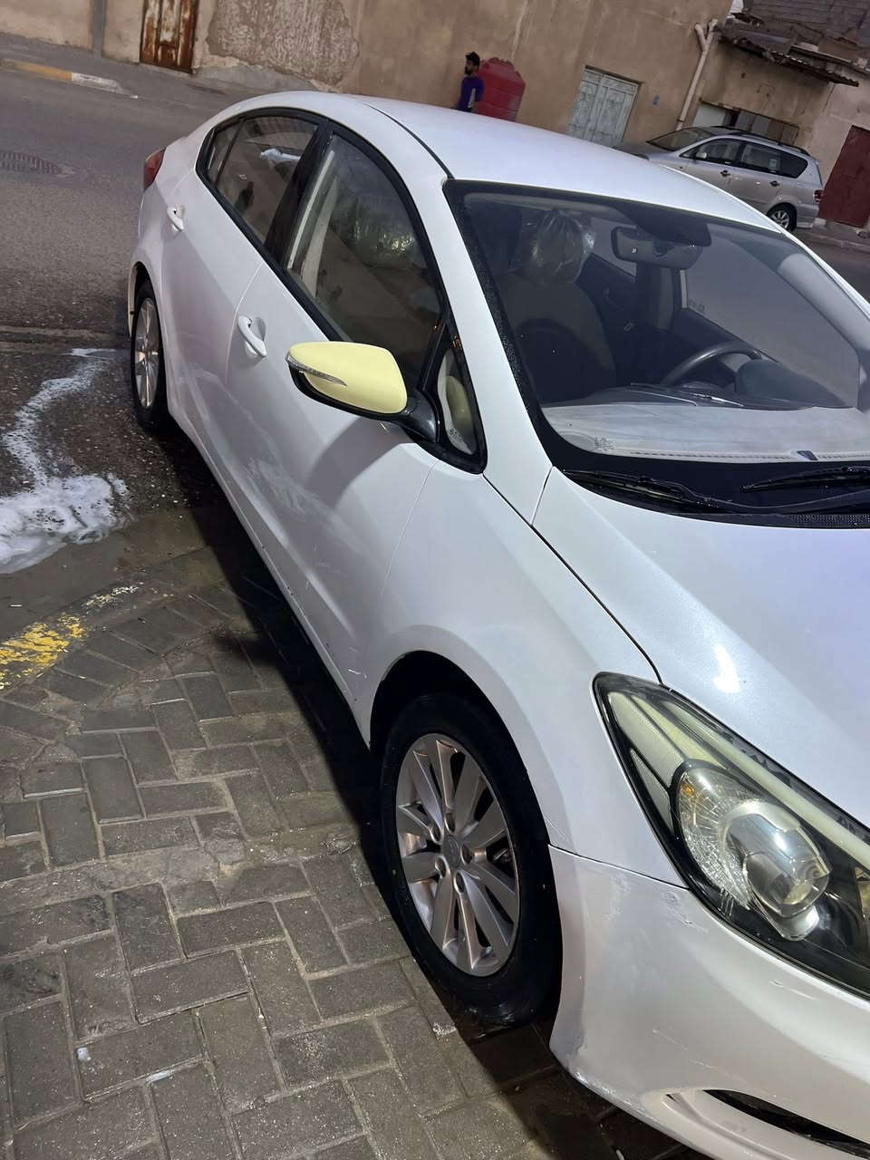 السلام عليكم 
للبيع كيا سيراتو مديل 2014
ماشية 155 الف 
السيارة جاهز كير مكينة طخم تاير حداد 
بيها مكانات صبغ موجود صوره السونار بلمنشور
السعر 118 
رقم بصرة تحويل ثاني يوم
مكان السيارة البصرة الطويسة
***********
