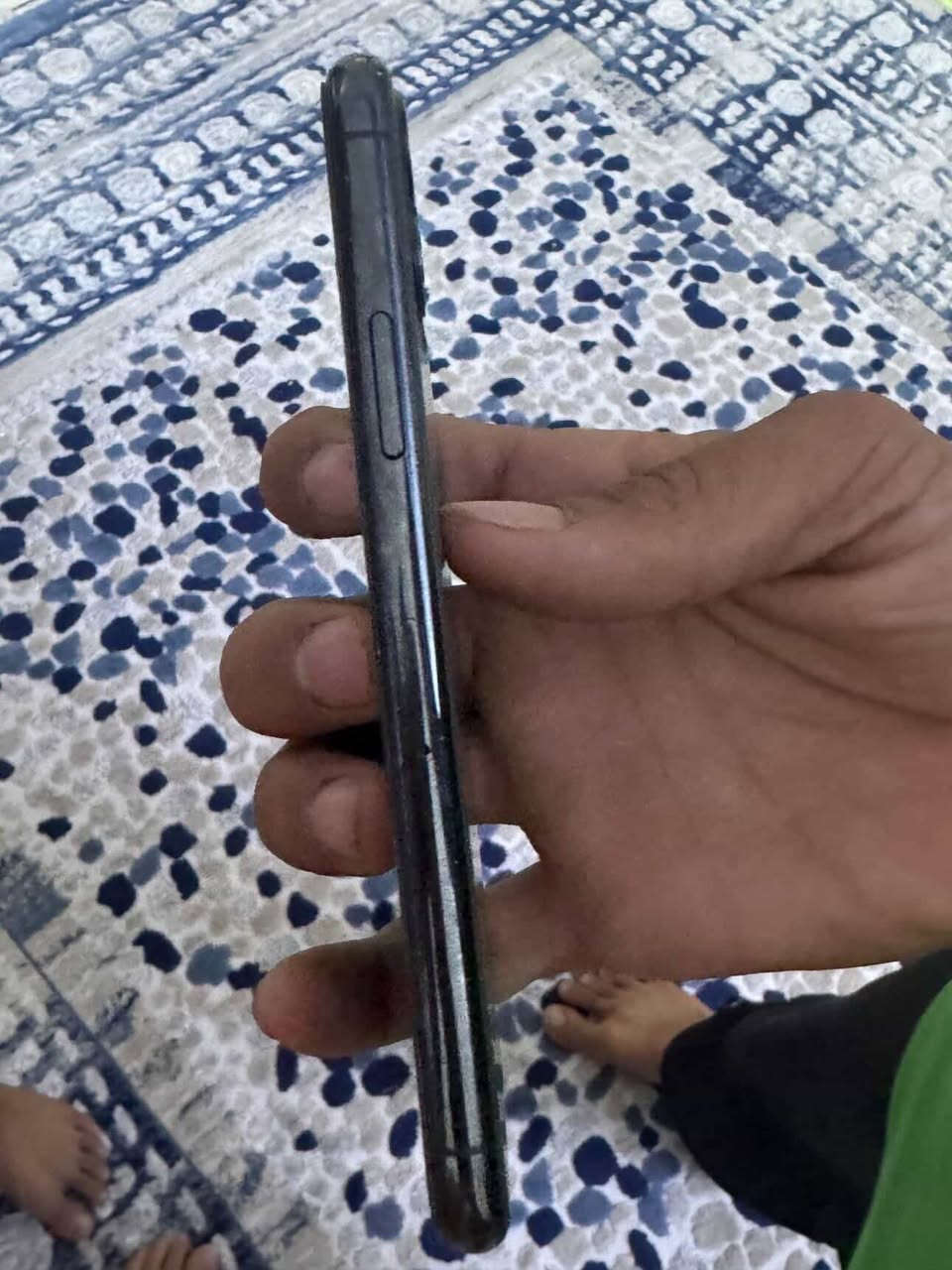 سلام عليكم ١١برو ذاكرة ٢٥٦جديدبطارية ٧٩ما مفتوح مراوس أو بيع متواجد خاص ***********
