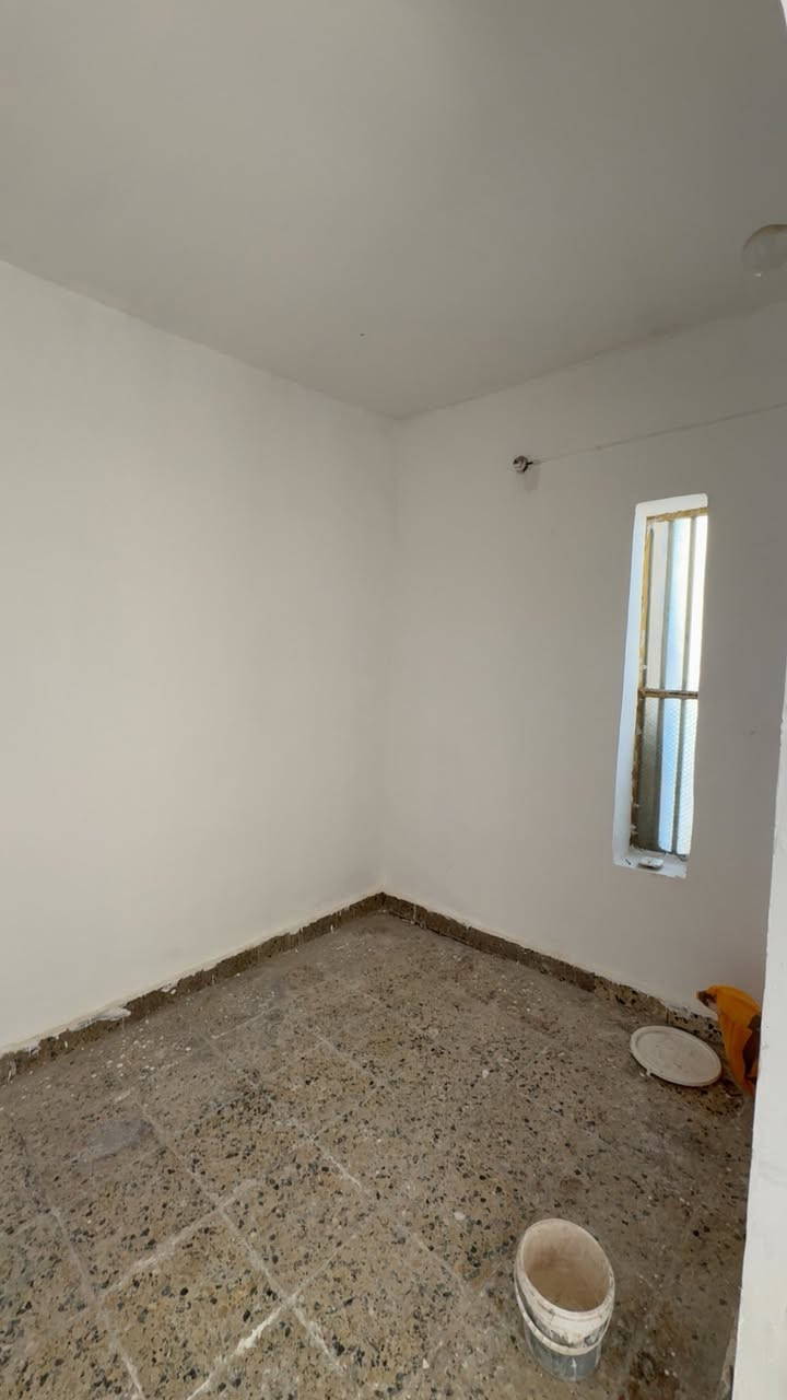 عقار #للايجار في حي محاربين قرب جامع المحاربين  يحتوي على
غرفه النوم كبيره ،وكلدور .وصاله .ومطبخ وصحيات  ومنور ، 

قيمه الايجار 350 

للاستفسار مراجعه مكتب الخضراء للعقار

***********

***********
