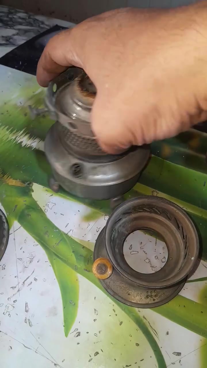 سماور ومبخره نحاس التفاصيل بل فديو. السماور ٣٠ سنم.  والمبخره  ١٨ سنم تقريبا


**إذا كنت صاحب هذا الإعلان وتريد حذفه لأي سبب، رجاءا أرسل رسالة إلى الدعم الفني**
