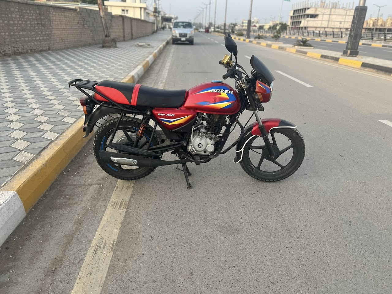 سلام عليكم
1350 قفل 1300 
بوكسر 2020 دراجه مثل بصوره وحلئ مرقم نكليزي ديالئ شراي اتصل ودلل
***********
