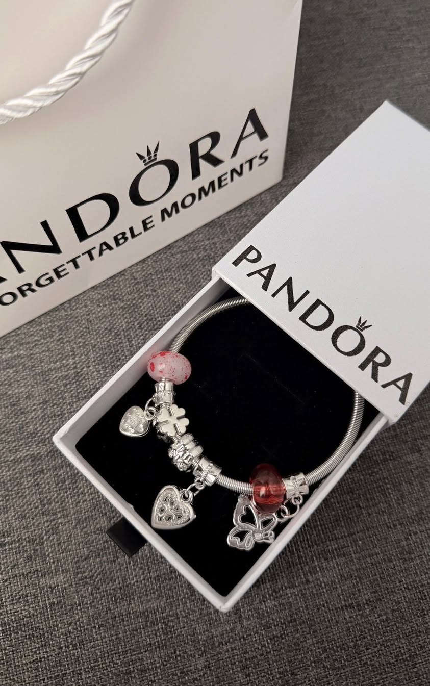 ✨ أسـاور باندورا مع تشارمز ✨

💎 أسورة أنيقة مع تشارمز مختلفة تضيف لمسة فخامة
❤️ أكثر من 20 شكل تشارمز متوفر 
🎁 مناسبة للهدايا وأعياد الميلاد والمناسبات


**إذا كنت صاحب هذا الإعلان وتريد حذفه لأي سبب، رجاءا أرسل رسالة إلى الدعم الفني**