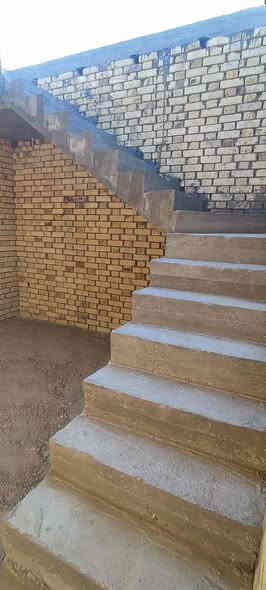 يا الله ..💢 حي الفداء هيكل  100 متر 💯درجة اولى خلفي طابو صرف بناء طابوق صب كونكريت 💢خدمات كامله ماء كهرباء مجاري 💢سكن مدارس قريبه كلش .💢حي الفداء نهاية شارع ابو لبنان قرب المدارس بامقاطعه 25 .السعر 47 مليون .
***********
