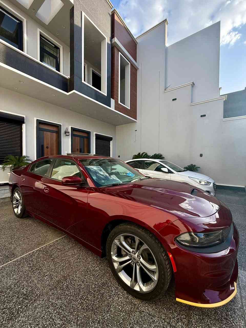 جارجر GT PLUS . وكالة هارلم
الموديل :2022  . (خليجي) . 
العداد : 10 الاف كيلو متر  
المحرك : V6.  3.6L .

المواصفات :
* نسخة  GT PLUS - SUPER TRACK PAK.
* نقطة عمياء . 
* مصابيح أمامية زنون . 
* كشافات الضباب زنون . 
* المصابيح الأمامية مع LED . 
* حساسات . 
* شاشه كبيرة مع نظام ملاحة نفكيشن GPS .
* الشاشة مع اوپشنات SRT . 
* سستم صوت الپاين .
* ويل قياس 20 انج . 
* فتحت سقف (سلايد) . 
* مقاعد جلد رياضية . 
* مقاعد أمامية كهربائية عدد 2 . 
* ذاكرة لحفظ وضعيات الجلوس (ميموري) . 
* مقاعد أمامية تبريد وتدفئة . 
* مقاعد خلفية تدفئة . 
* تشغيل عن بعد . 
* ستيرن كهربائي . 
* تدفئة ستيرن . 
* محدد سرعة . 
* تلفون بلوتوث . 
* كاميرا خلفية .
* مرايا متحسسة للاضاءة العالية .
* كير شفتر بالستيرن . 
* دخول ذكي (بصمة)
السيارة جديدة بمعنى الكلمة اخت الزيرو 

السعر 340 
للأستفسار : 
***********

