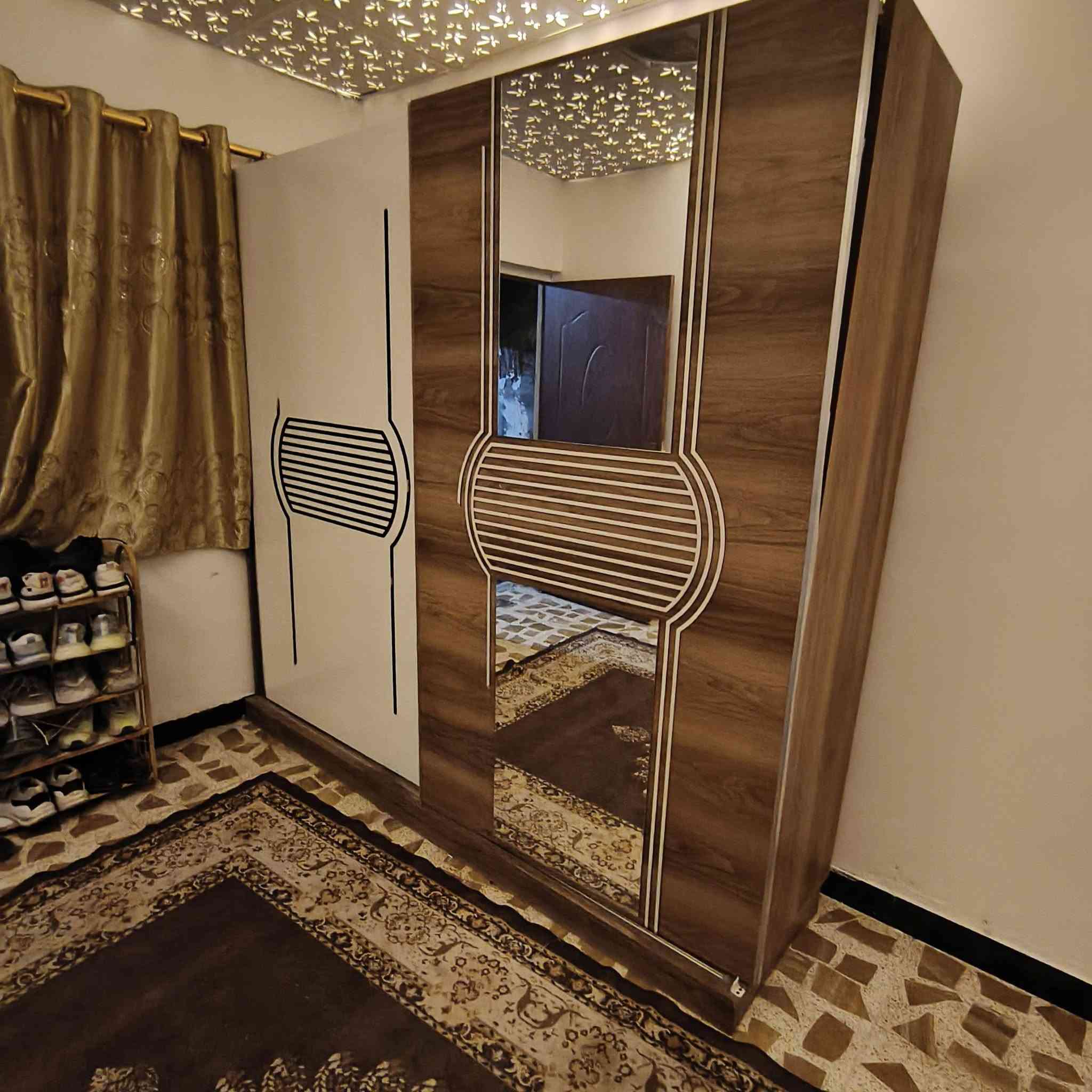 غرفه شبابيه مستعملة للبيع شارع الكهرباء
***********
