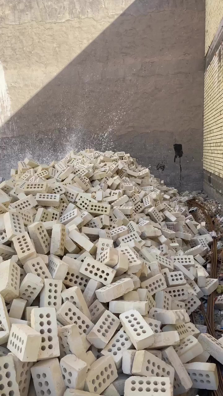 ***********
- تجهيز طابوق إلى كافة محافظات العراق بسعار خيالية 
- طابوق خالي من املاح 100٪ يمتاز بجوده عاليه 
- يوجد 8000  معا زياده 350 لبغداد فقط
- يوجد 7000  معا زياده 350 باقي المحافظات
- يوجد 4000 وزياده 200
- يوصلك خلال 24 ساعه
- ويانه مراح تتعب يوصلك لباب بيتك بأفضل جوده
- طابوك مشروط من حيث العدد ونوعية
- قالب عدل وقياس واحد
- يتم رفض طابوكه ذا خلاف الشروط المذكورة
 للحجز اتصل على الارقام***********
