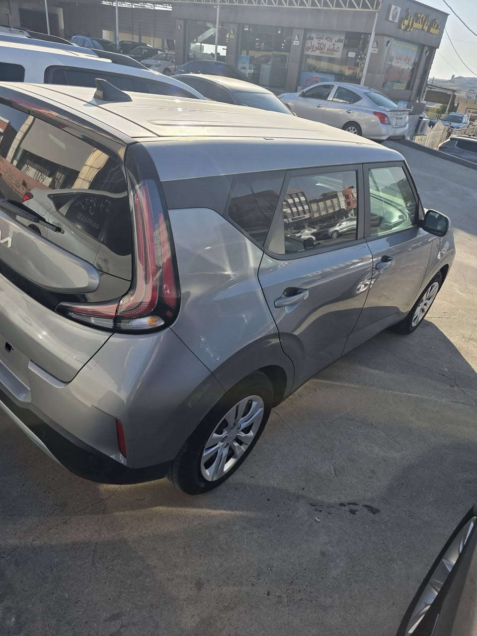 كيا سول موديل ٢٠٢٣ بونيد وجملغ صبغ راديترات شركه شواصي سليمه ارباكات سليمه السياره رقم كاتي ماشية ٢٨ الف ميل تترقم إقليم كوردستان العنوان عقرة السعر ١٢٩ بيها مجال 
للإستفسار ***********
