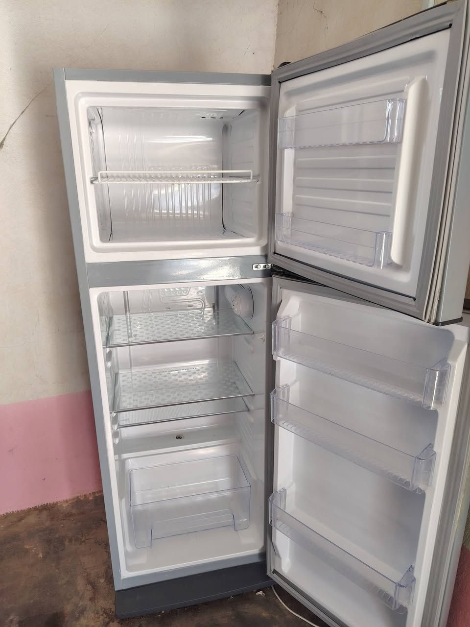 ثلاجه للبيع شرط فول نضافه
تجميد فول مستخدمه قليل #الرمانه_شط_العرب سعر 260
تواصل خاص او ع رقم ***********
