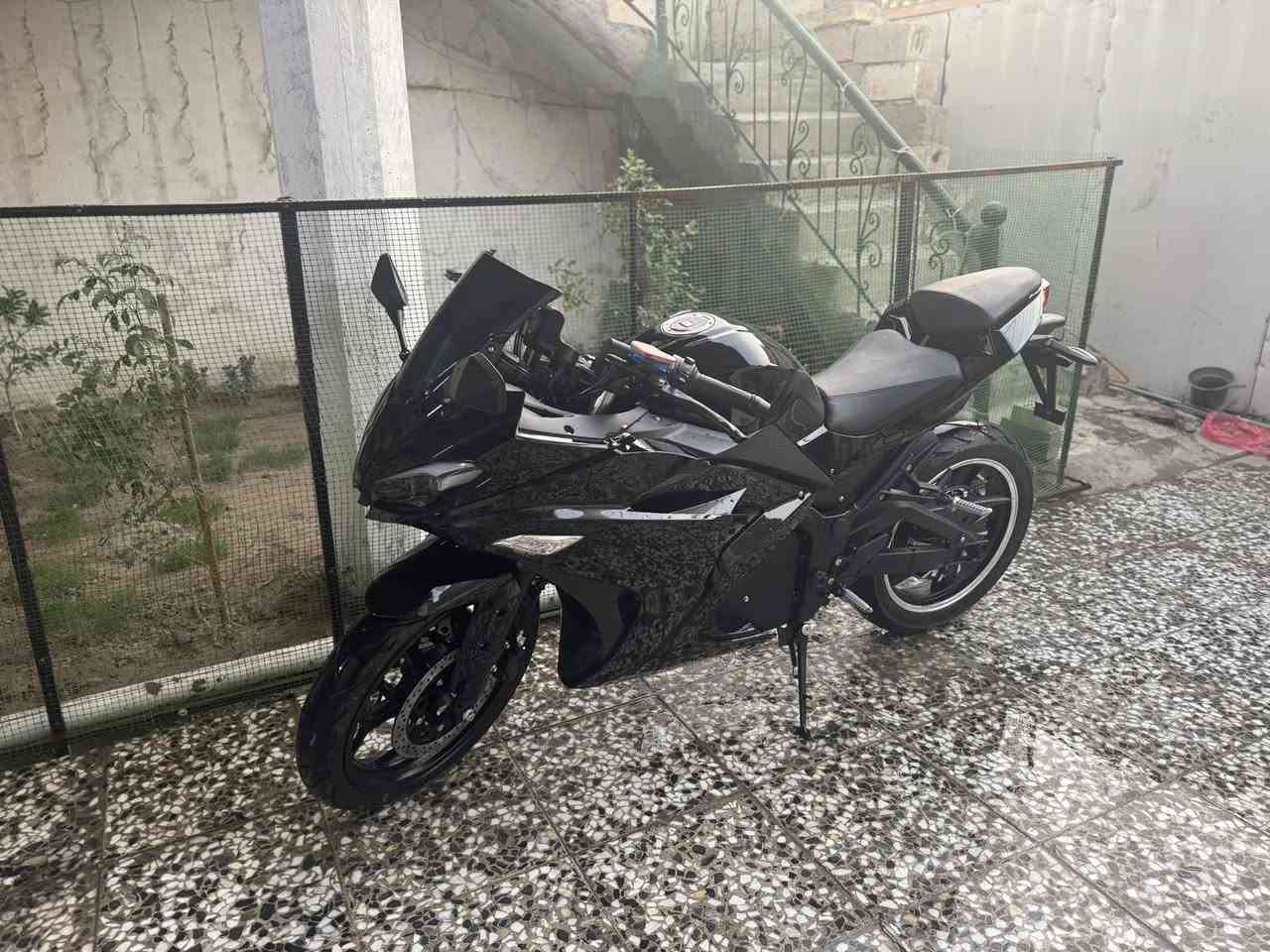 السلام عليكم
دراجه بطح شحن موديل 2025 للبيع
اوراقها كامله 
سرعه 120 كيلو متر
بطاريات 6 مسطره الحجم الكبير 
الدراجه صارلها شهر من نازله بس عوزت فلوس وراح ابيعها والدراجه نضافتها كدامكم اخت الجديده وكلشي كامل بيها ومكفوله من كلشي 
السعر 3 ملايين وبيها مجال 
للتواصل ***********
