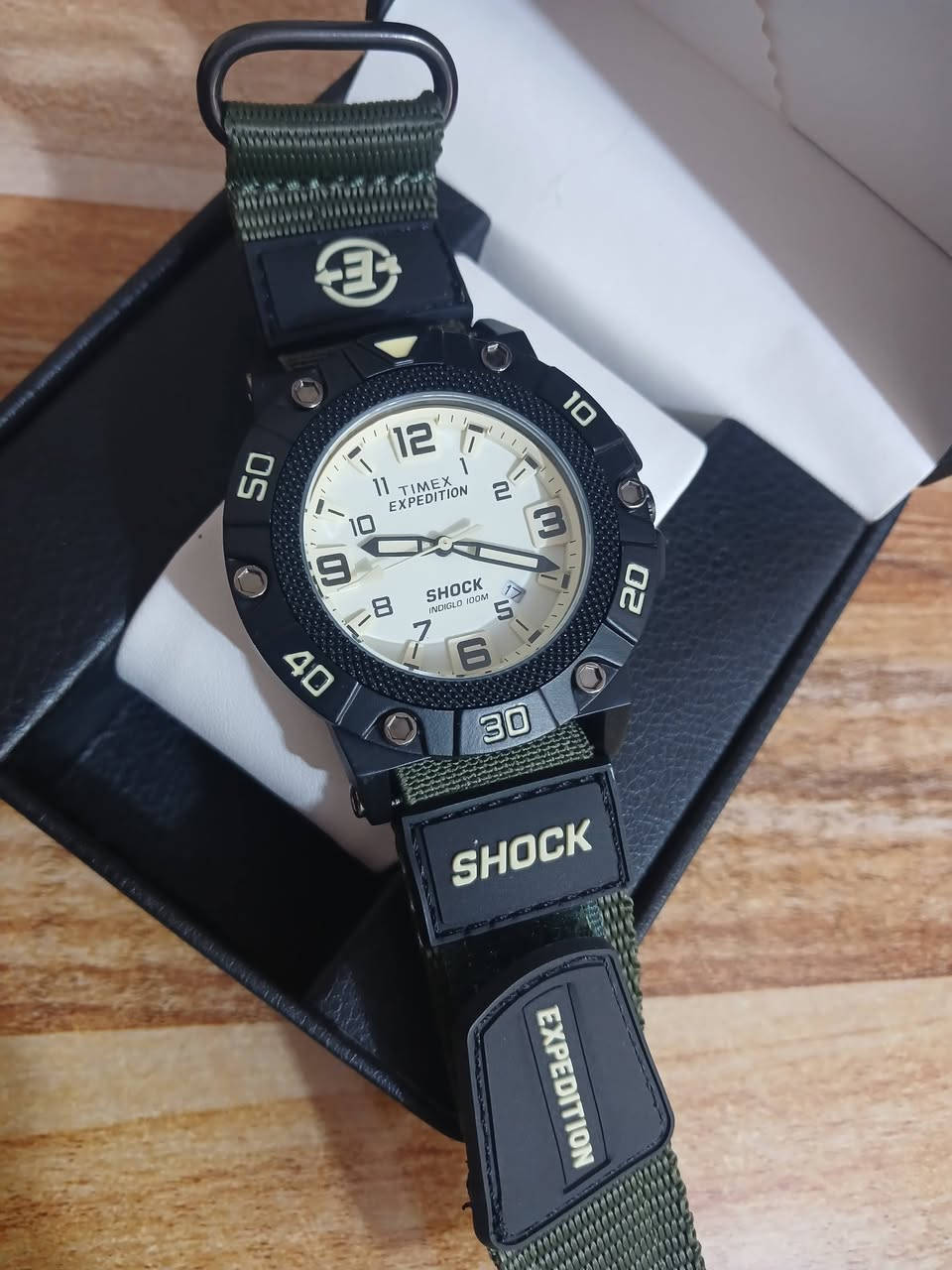 ساعه باله جديد قطعه وحده بالعافيه الي ياخذها
ساعه : TIMEX INDIGLL عسكري  مقاومة للماء
سير لاصق الميل إضاءة في الليل 
قطر الساعه 49
 منفذ شهري امريكي
 السعر مع توصيل30 الف بالعافيه الي ياخذها بيه مجال للشراي


**إذا كنت صاحب هذا الإعلان وتريد حذفه لأي سبب، رجاءا أرسل رسالة إلى الدعم الفني**