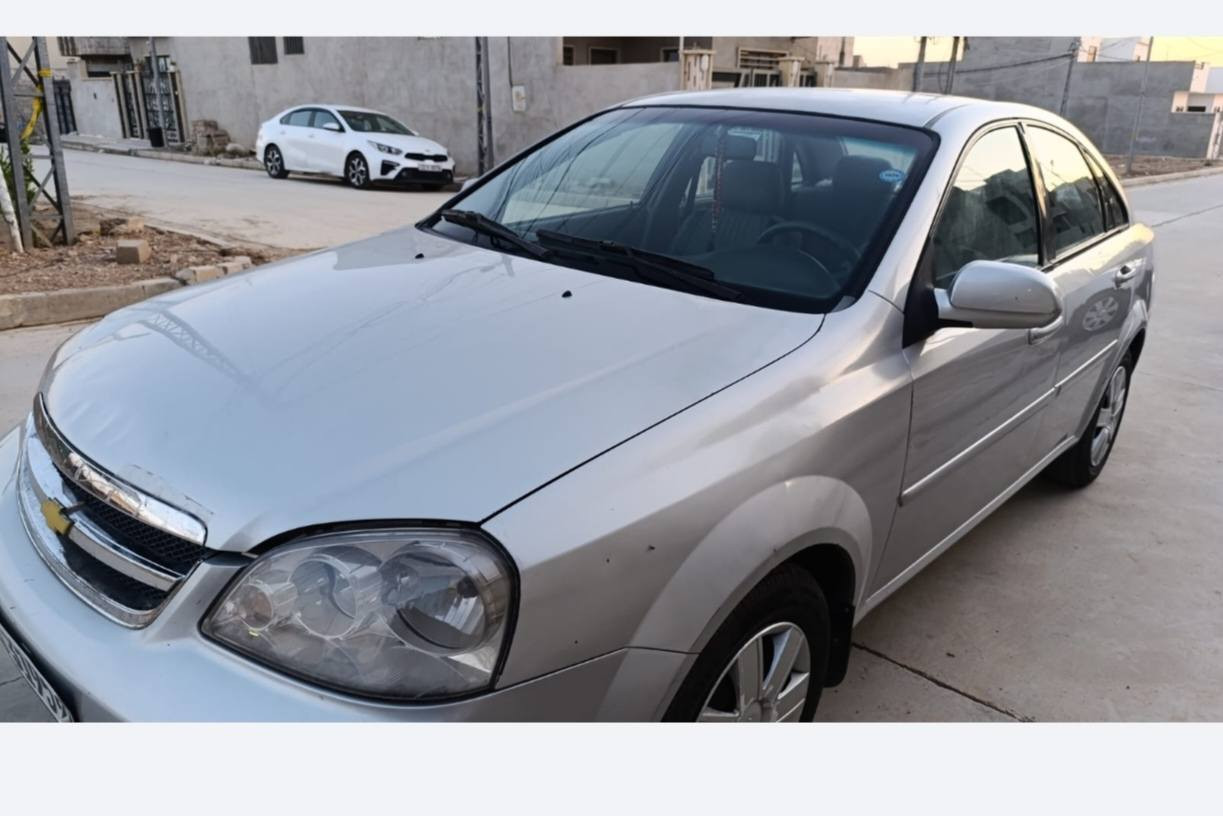 اوبترا للبيع
موديل ٢٠٠٧ 
لون رصاصي 
كير ومحرك شرط 
ضرر قطعتين بدون دواخل 
السعر ٧٥ بيها مجال 
الاستفسار ***********
