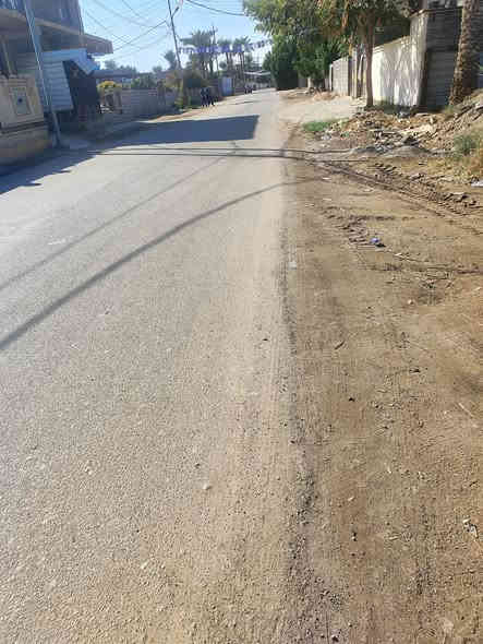 قطعة ارض مساحتها 200م واجهة 10 ونزال 20 مرتبه كلش سند 35 ع شارع الرئيسي تبعد عن شارع العام 200 متر متوفره كافة الخدمات ( ماء + إنارة + تبليط + كهرباء) هذا الرقم للاستفسار الاتصال ***********
