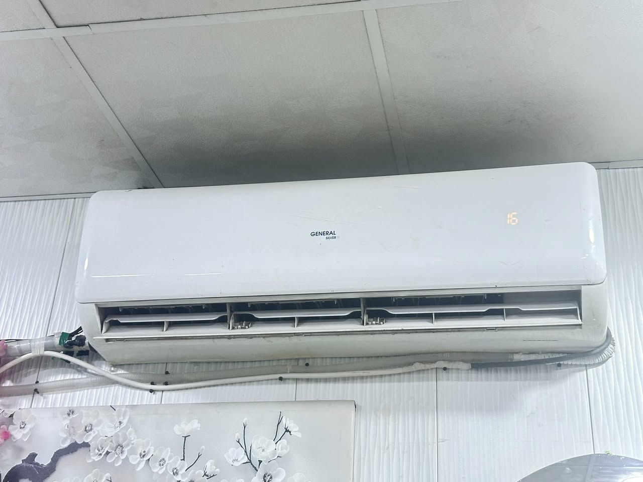 للبيع سبلت جنرال سلفر طنين
المكيف بحالة جيدة جدًا وتبريده ممتاز
مع ريموت أصلي وشغال بدون مشاكل
السعر ٤٥٠ ألف قابل للنقاش للجادين فقط

📍الموقع:
للاستفسار مراسلة ***********
