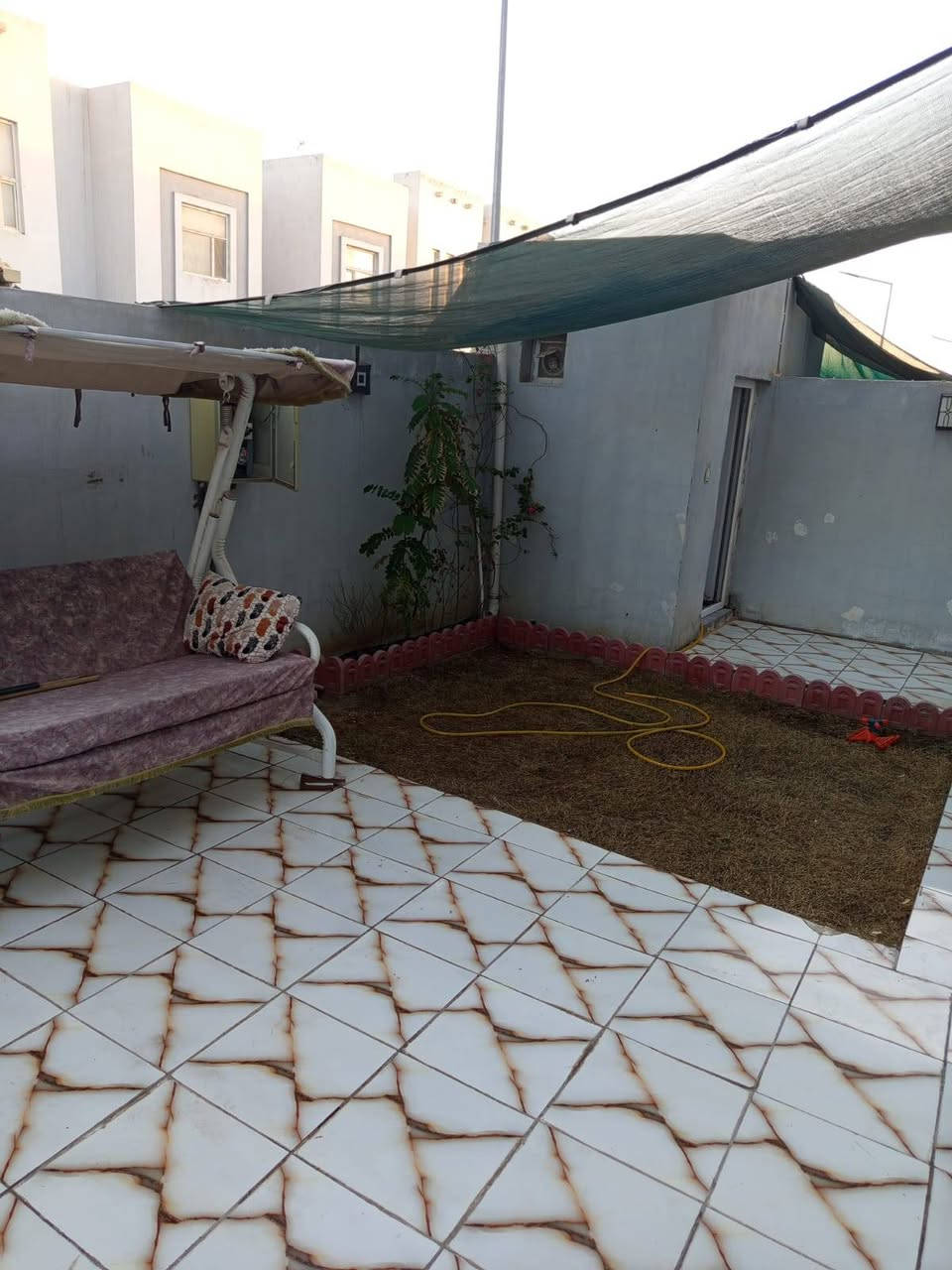 #مجمع_السلام_السكني    📌#علق_تم_ليصلك_السعر 
دار للبيع.............................. #اقساط 
الدار طابقين يحتوي على 3 غرف نوم 
بمقدمة 130 مليون 
🟨القسط الشهري 644 الف وبدون كفيل 
الدار جاهز للسكن للاستفسار ***********
منتظر كريم الإستثمارات العقارية
