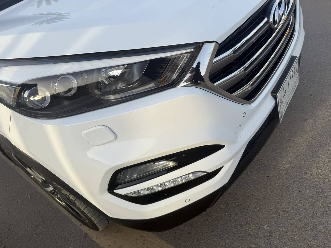 السلام عليكم توسان. موديل 2017  خليجي فوال واحد على واحد موصفات برانيه  داخل جلد مرواني زراكات على المصدات بصمه شكن كهرباء  وحار وبارد سايد بريك بصمه   وفور ويل جنطه كهرباء محرك 2000دوش سيار مكفوله تخم تاير صدر جديد  ***********
