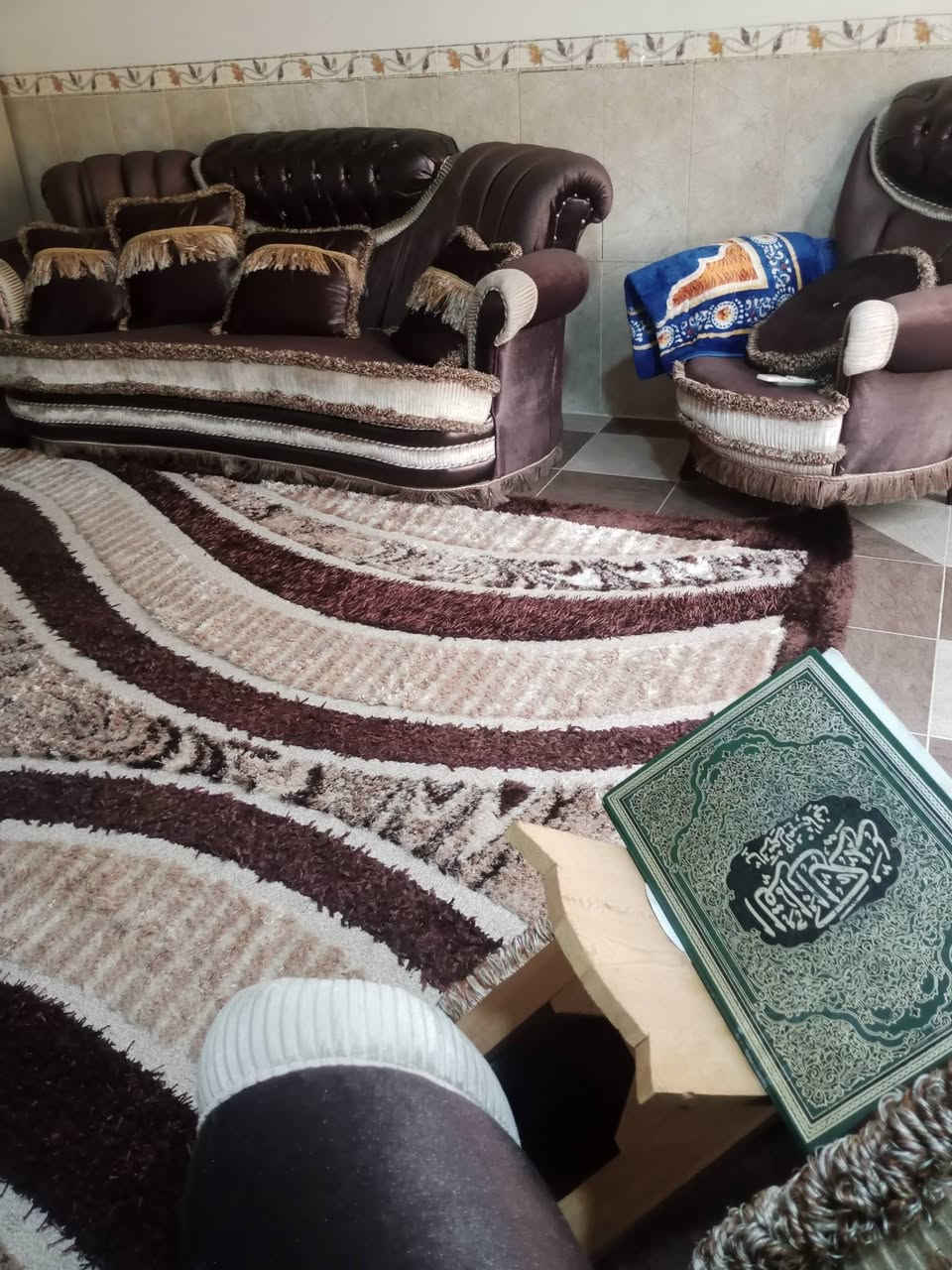طخم قنفه. تركي. خشب احمر مال بيت. كلش نضيف كل عيب مابيها سعرها. 750الف.   دروازه


**إذا كنت صاحب هذا الإعلان وتريد حذفه لأي سبب، رجاءا أرسل رسالة إلى الدعم الفني**