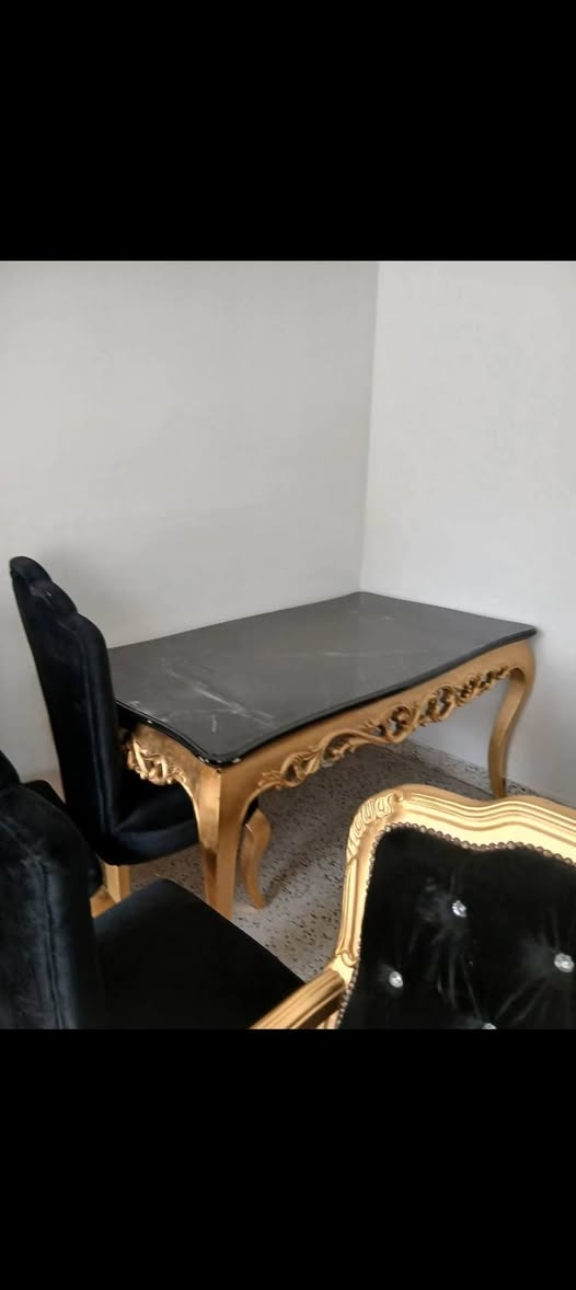ميز طعام 6 كرسي سطح مرمر 
مع قنفات عدد 2 اخو جديد للبيع


**إذا كنت صاحب هذا الإعلان وتريد حذفه لأي سبب، رجاءا أرسل رسالة إلى الدعم الفني**
