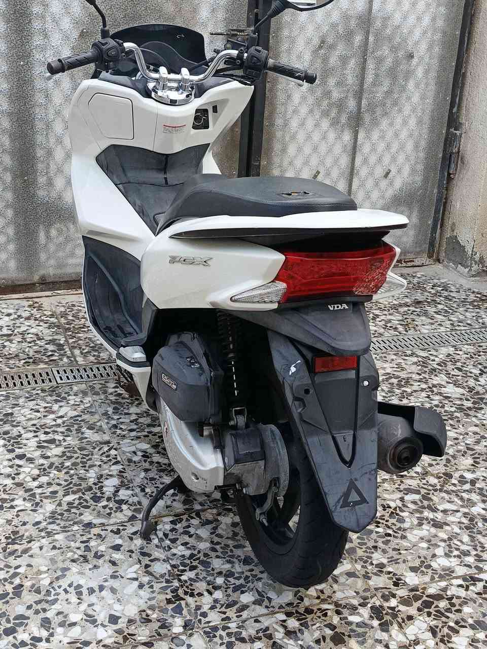 سلام عليكم بي سي اكس جيل الثاني
جي اف ياباني مكفولة كفاله عامه ماشيه 34 الف 
حساس زدحام ستان حساس لون أبيض صدفي
فول نضافه معدل شلعه خير من الله 
سكن بغداد حي النصر    ***********
