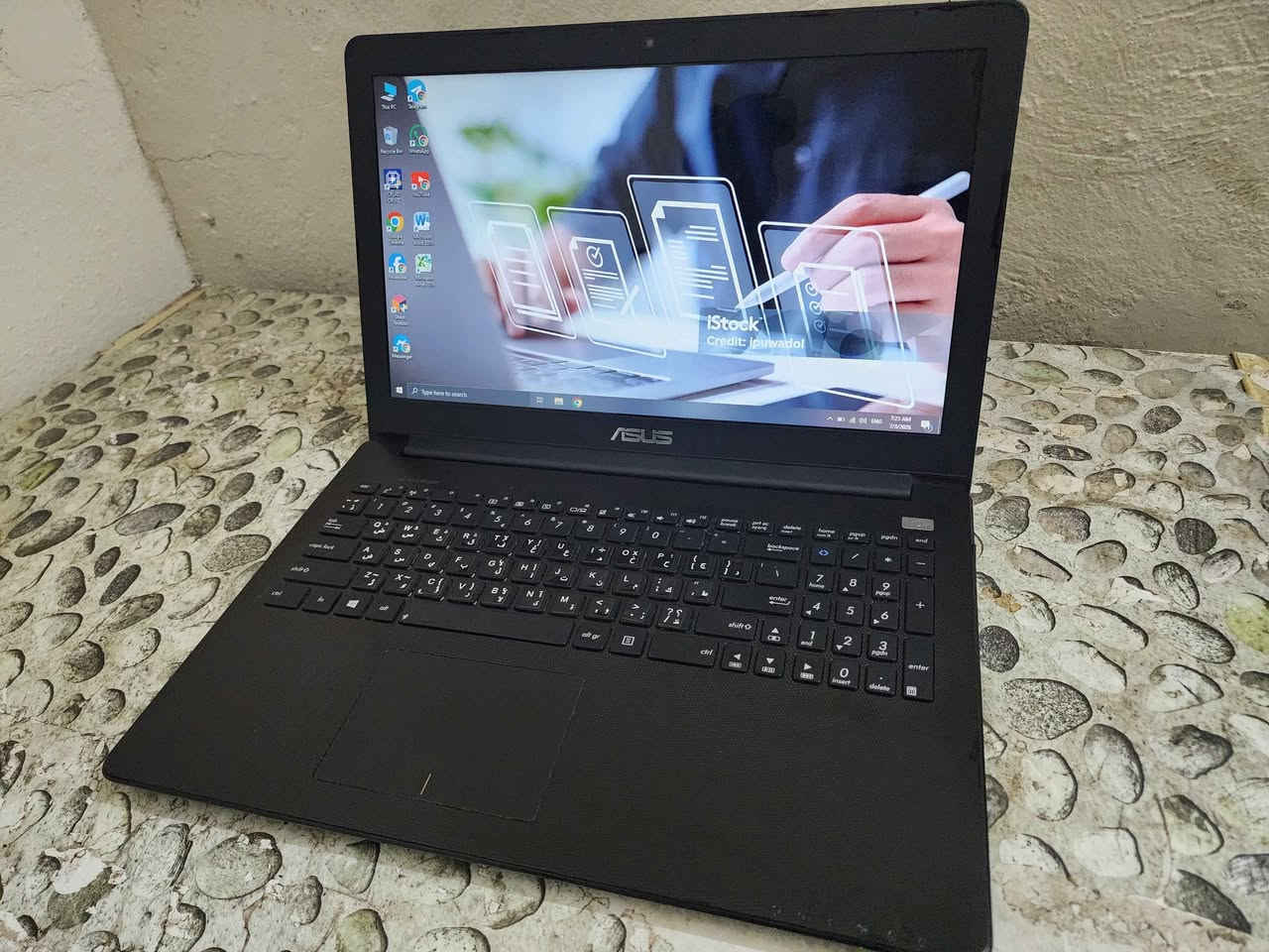 لابتوب ازوز سلم 
معالج كور ٣ جيل الثالث 
رام ٤ كيكا 
هارد ٣٢٠ كيكا hdd
كارت شاشة داخلي 
حجم 15.6 انج 
بطارية ممتاز ضمان ساعه 
السعر ١١٠ الف بغداد, العراق


**إذا كنت صاحب هذا الإعلان وتريد حذفه لأي سبب، رجاءا أرسل رسالة إلى الدعم الفني**