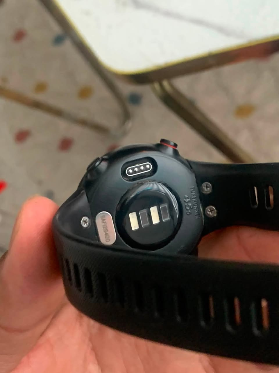 السلام عليكم اخوان ساعه كارمن garmin forerunner 45s شغاله كامله فقط فطور بالكلاس ابد ما ماثر عليها مع شاحن اصلي سعرها 50 الف مكاني بشارع فلسطين 
***********
