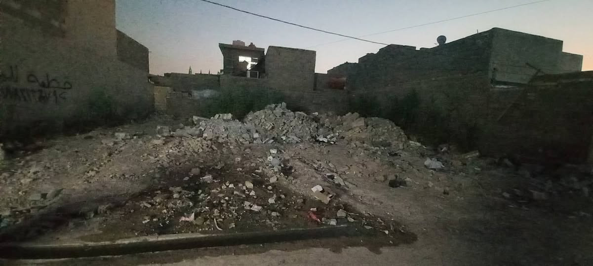 سلام عليكم قطعه أرض للبيع بالحميديه قرب مدرسه المزايا مساحه 220متر تريد كامله ابيعلك تريد نص ابيعلك وبخدمه شراي ***********
