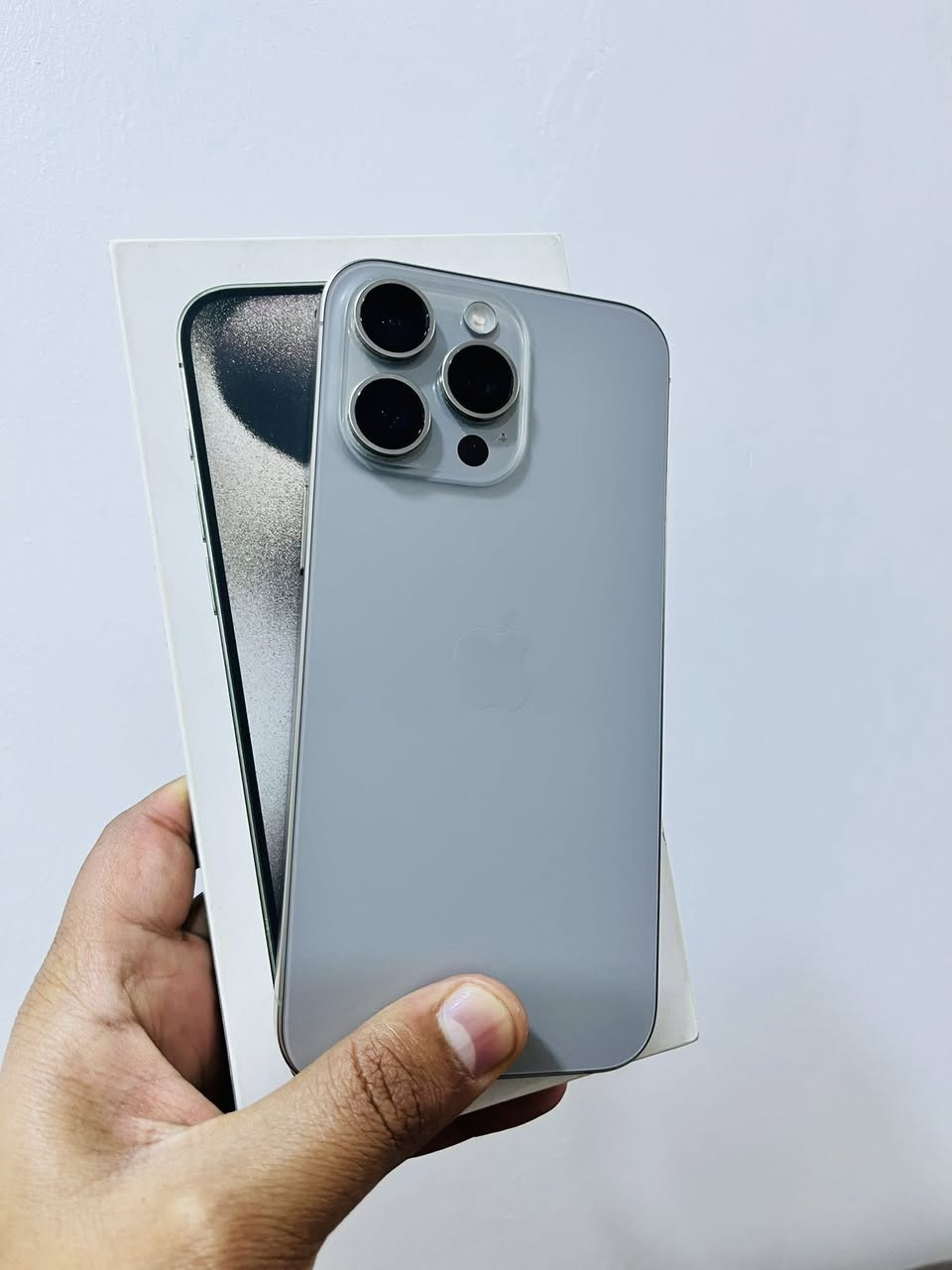 ايفون 15 برو ماكس 512 ماستر بطاريه 87 نظيف جدا
مكفول من التصليح وكلشي السعر 1150 قفل 
مكاني الدوره 
***********
