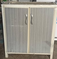 ام شوێن پێڵاوە بۆ فرۆشتن لە پێنج ڕەفە پێکهاتووە شتێکی جوان و چاکە  ژم ...